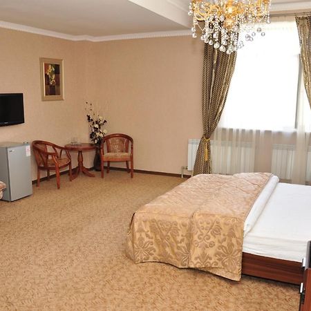 Albatros Hotel Бишкек Экстерьер фото