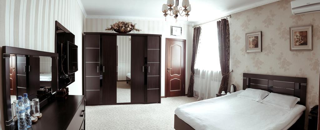 Albatros Hotel Бишкек Экстерьер фото