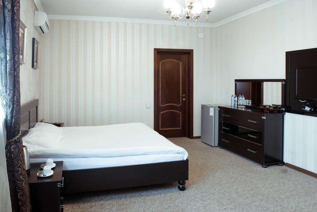 Albatros Hotel Бишкек Экстерьер фото