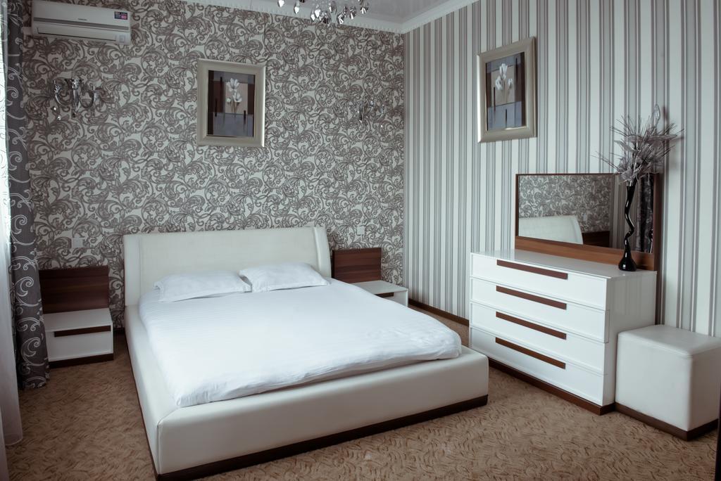 Albatros Hotel Бишкек Экстерьер фото