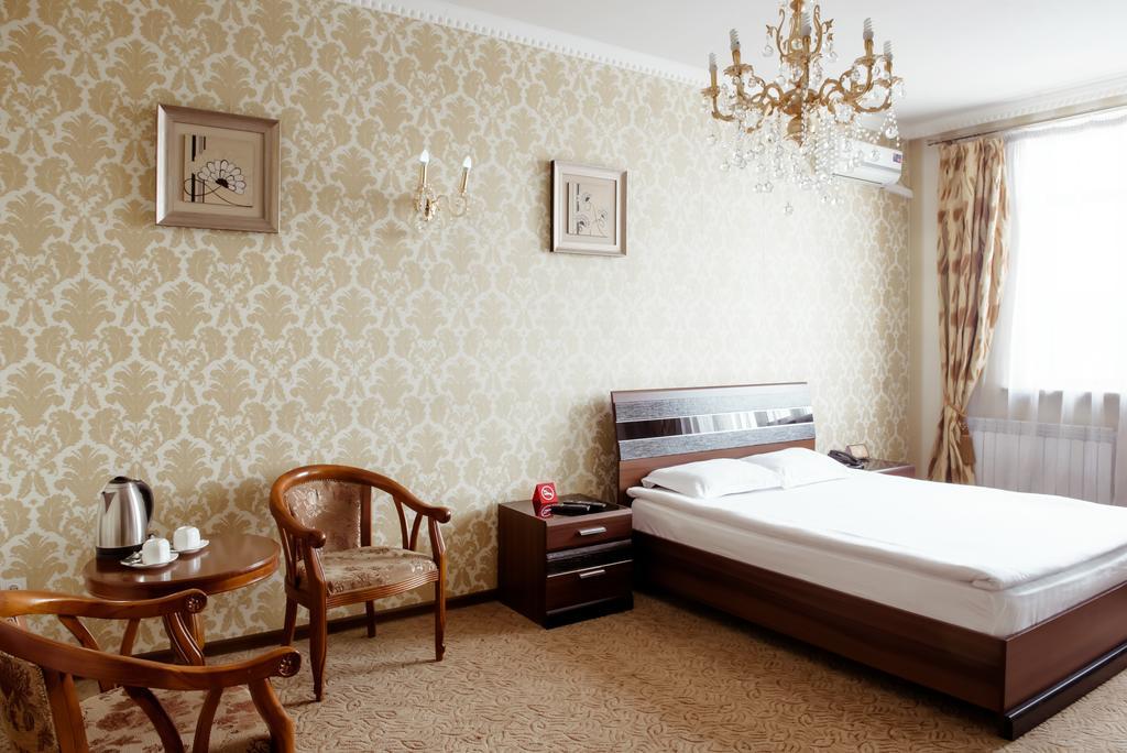 Albatros Hotel Бишкек Экстерьер фото