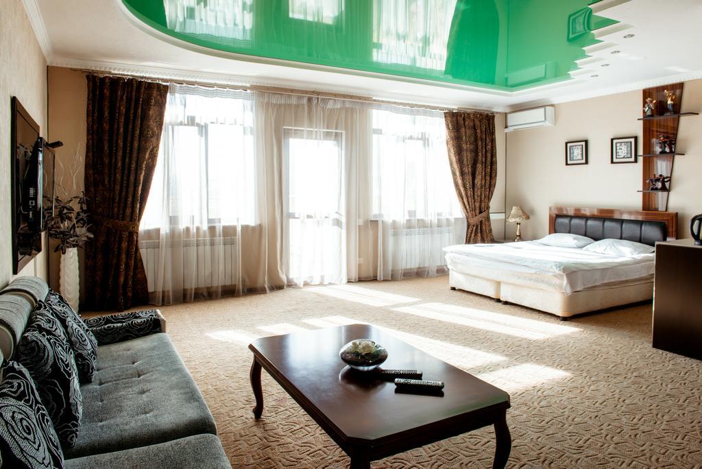 Albatros Hotel Бишкек Экстерьер фото