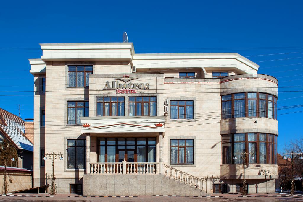 Albatros Hotel Бишкек Экстерьер фото