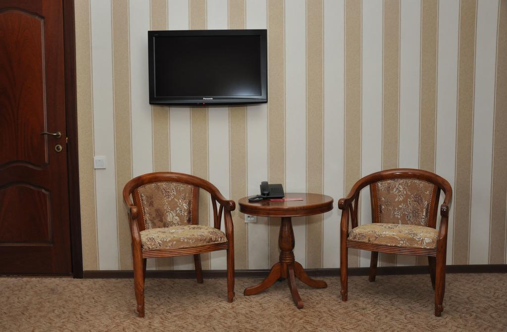 Albatros Hotel Бишкек Экстерьер фото