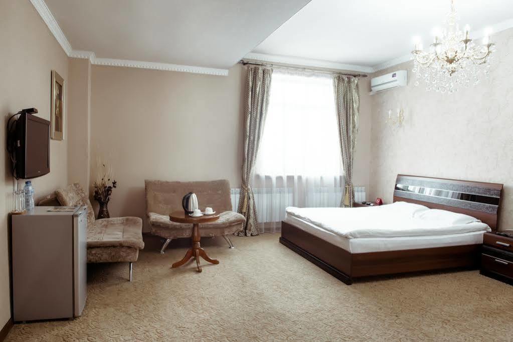 Albatros Hotel Бишкек Экстерьер фото