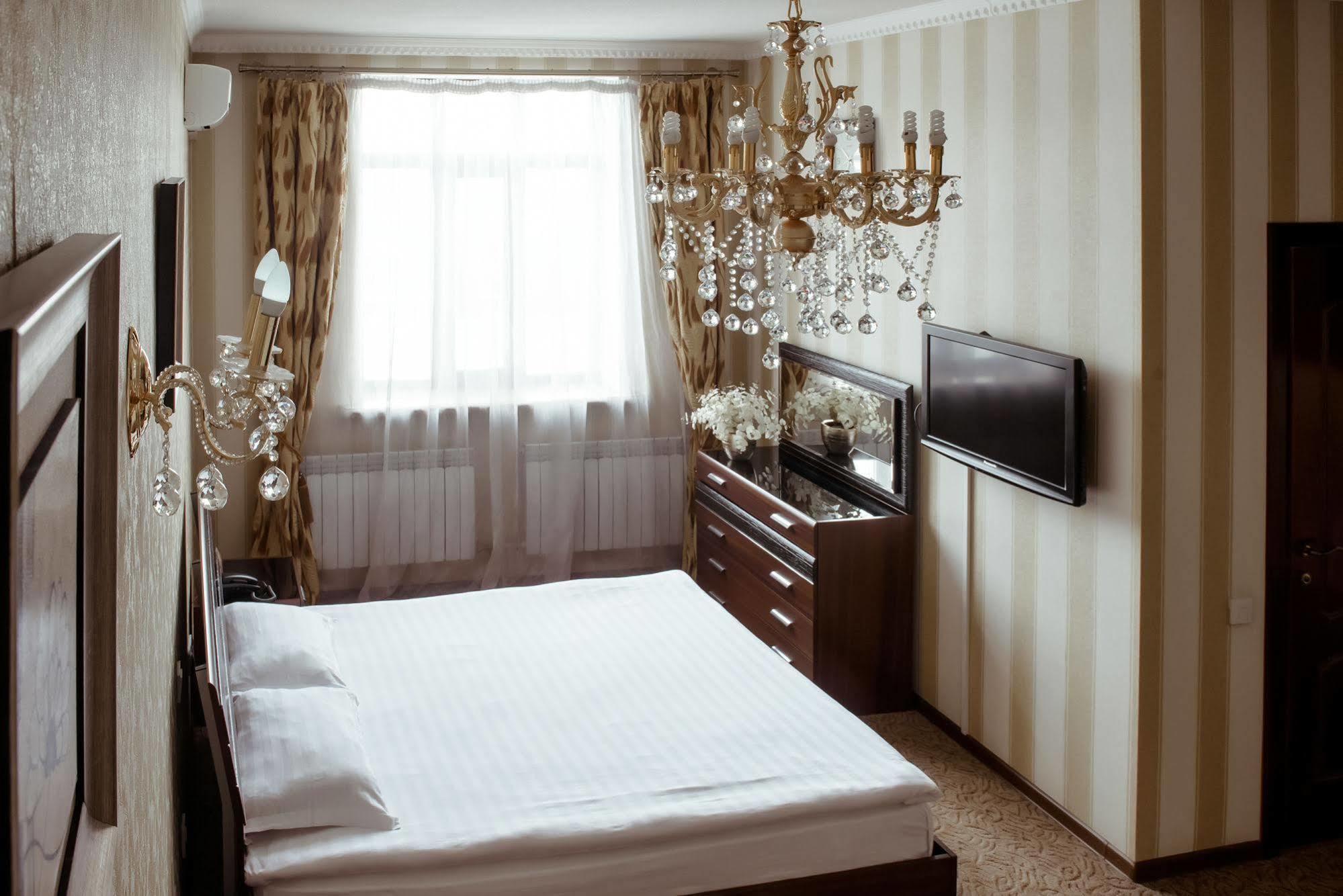 Albatros Hotel Бишкек Экстерьер фото