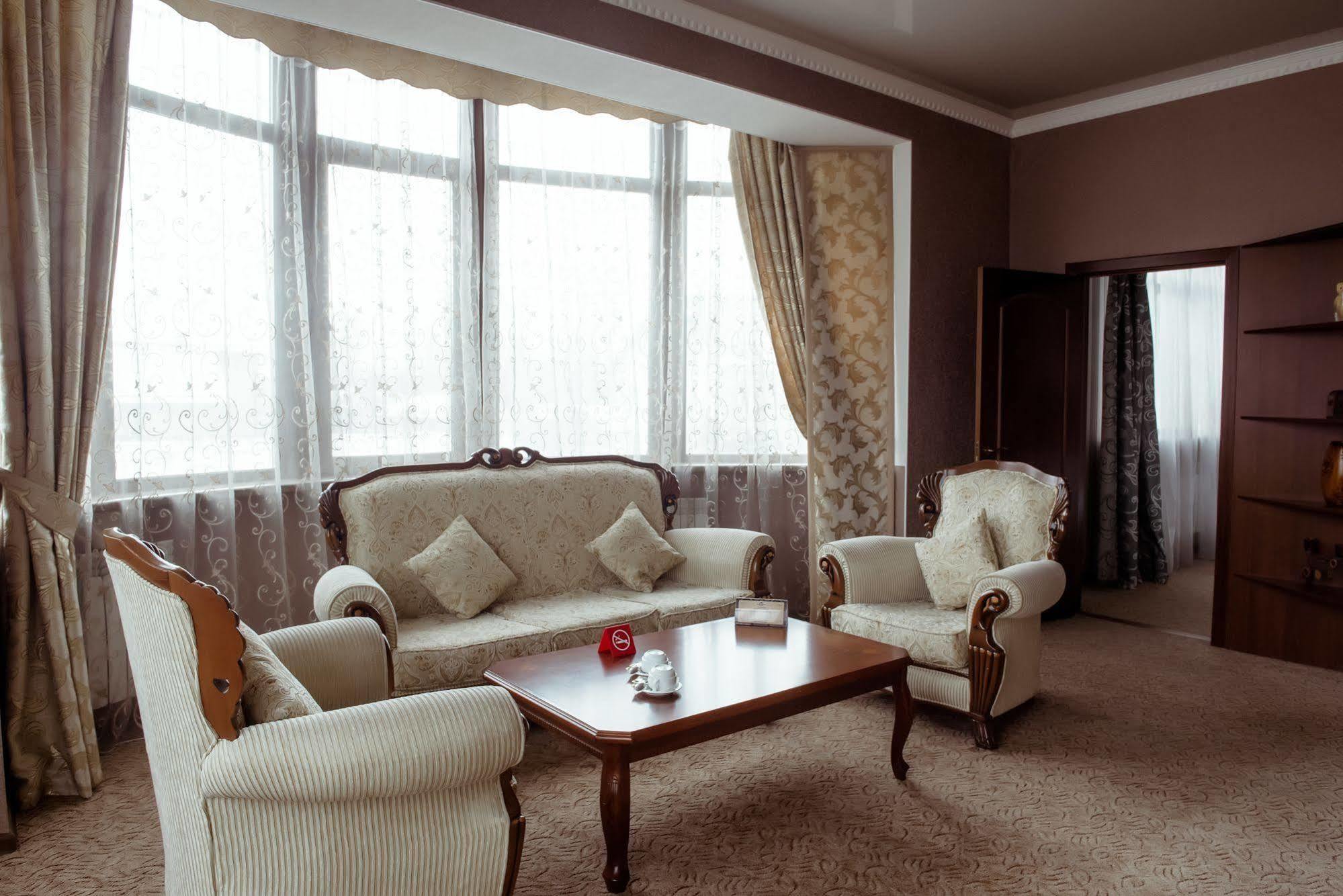 Albatros Hotel Бишкек Экстерьер фото
