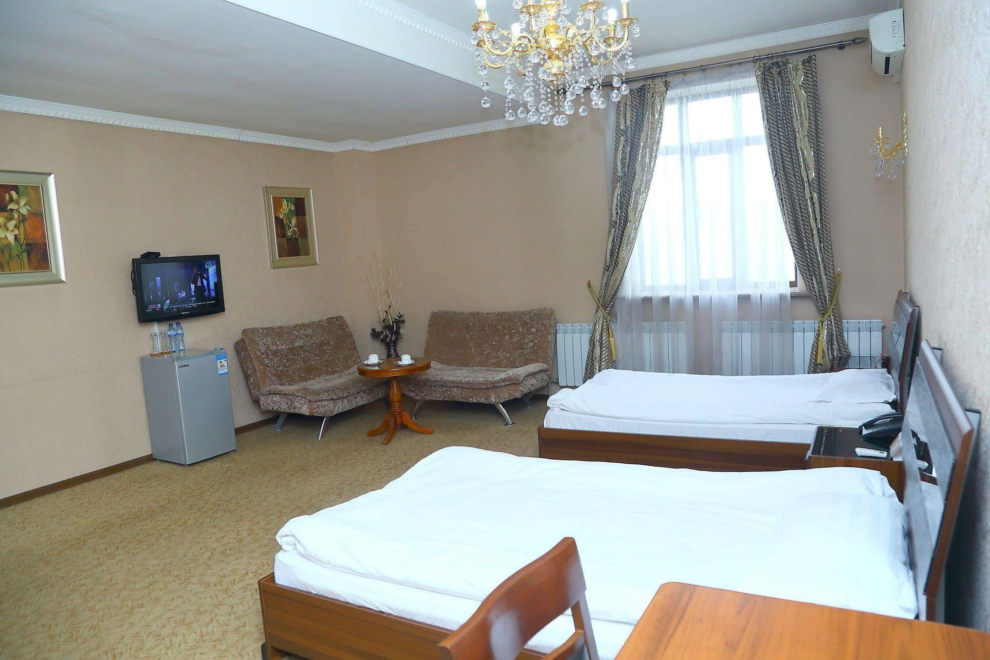 Albatros Hotel Бишкек Экстерьер фото