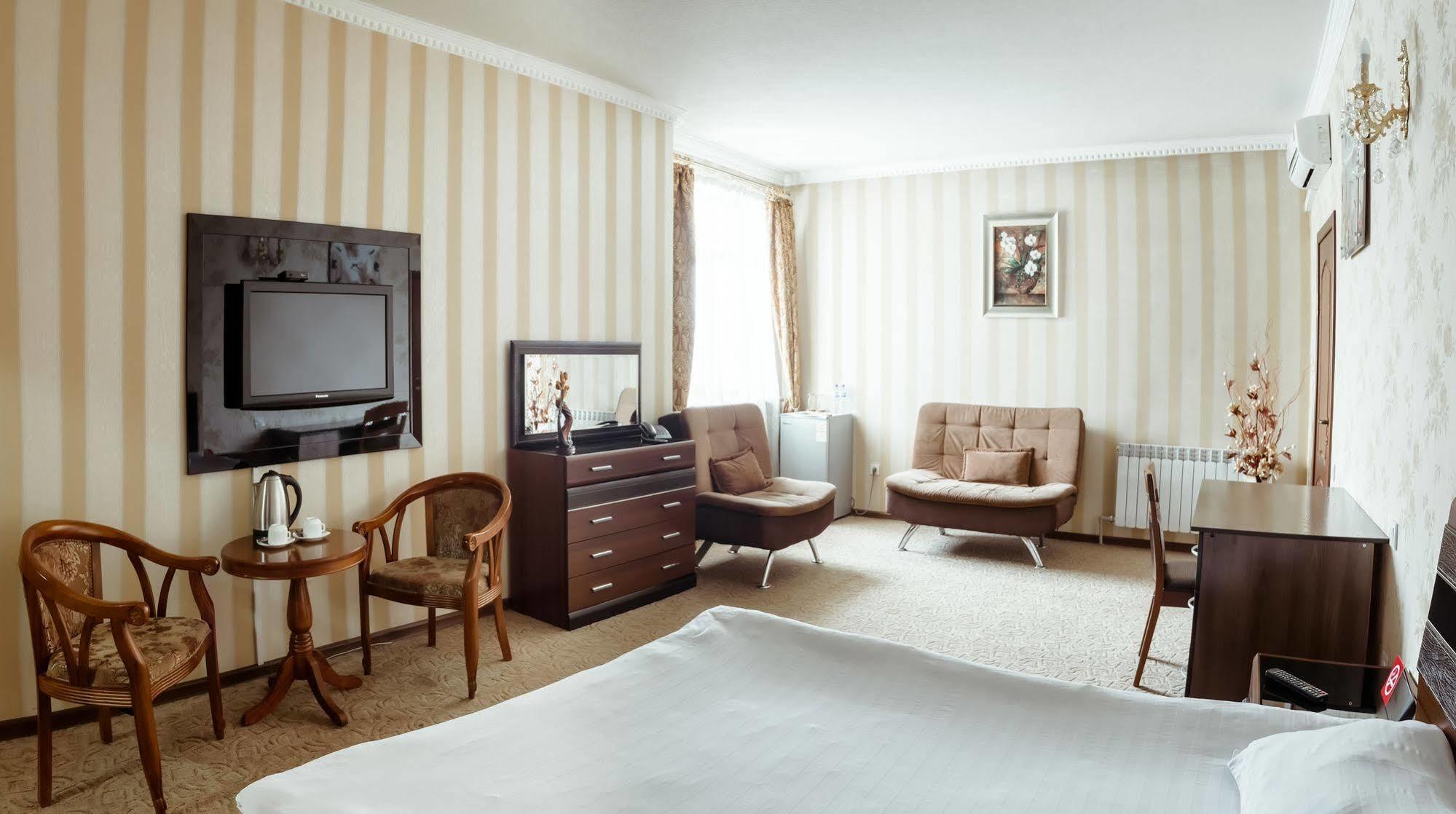 Albatros Hotel Бишкек Экстерьер фото