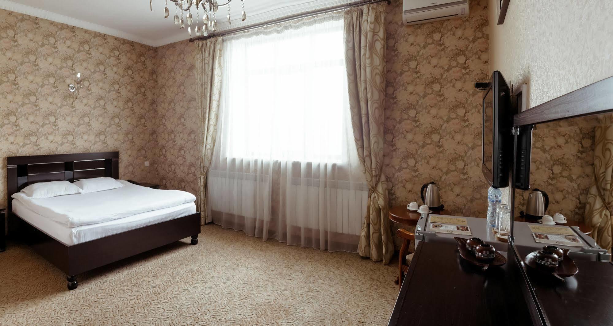 Albatros Hotel Бишкек Экстерьер фото