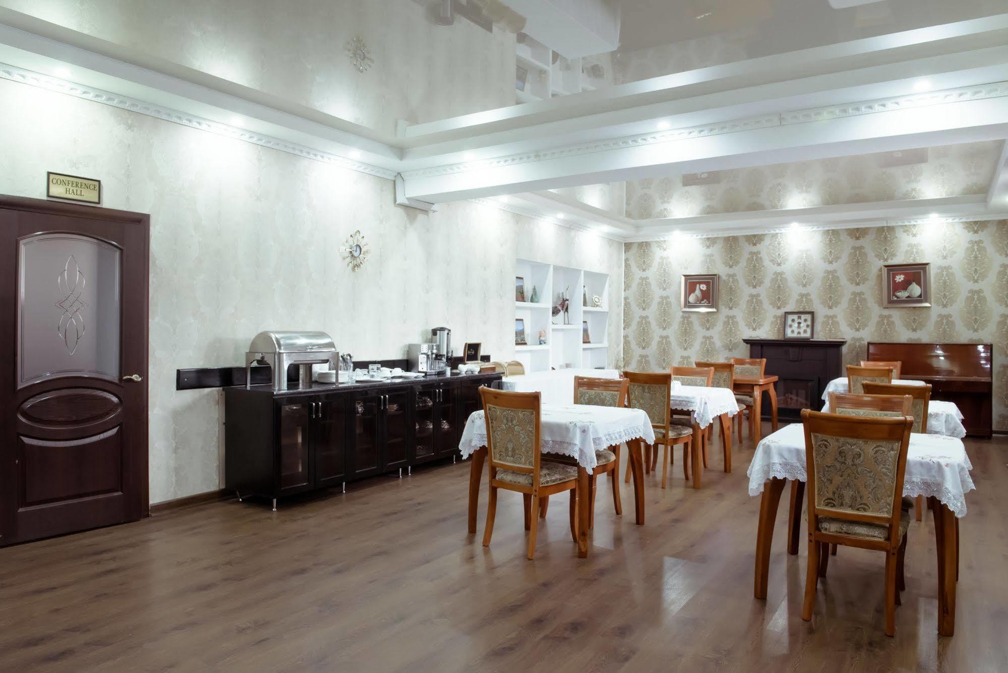 Albatros Hotel Бишкек Экстерьер фото