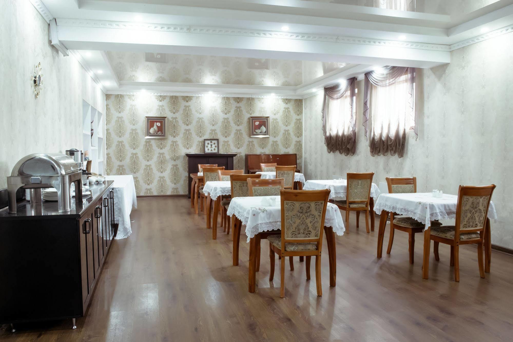 Albatros Hotel Бишкек Экстерьер фото