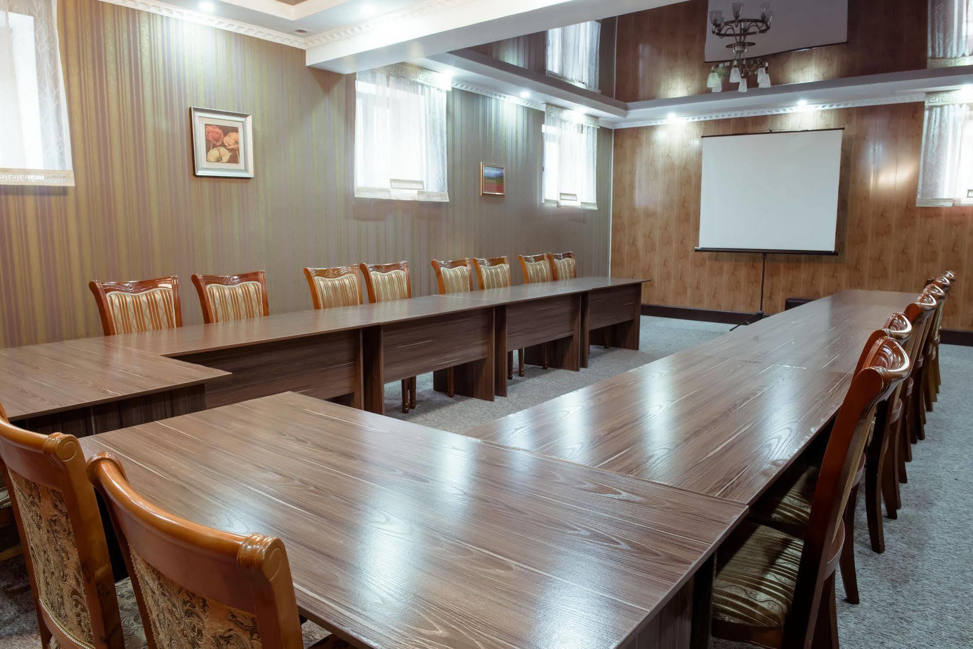 Albatros Hotel Бишкек Экстерьер фото