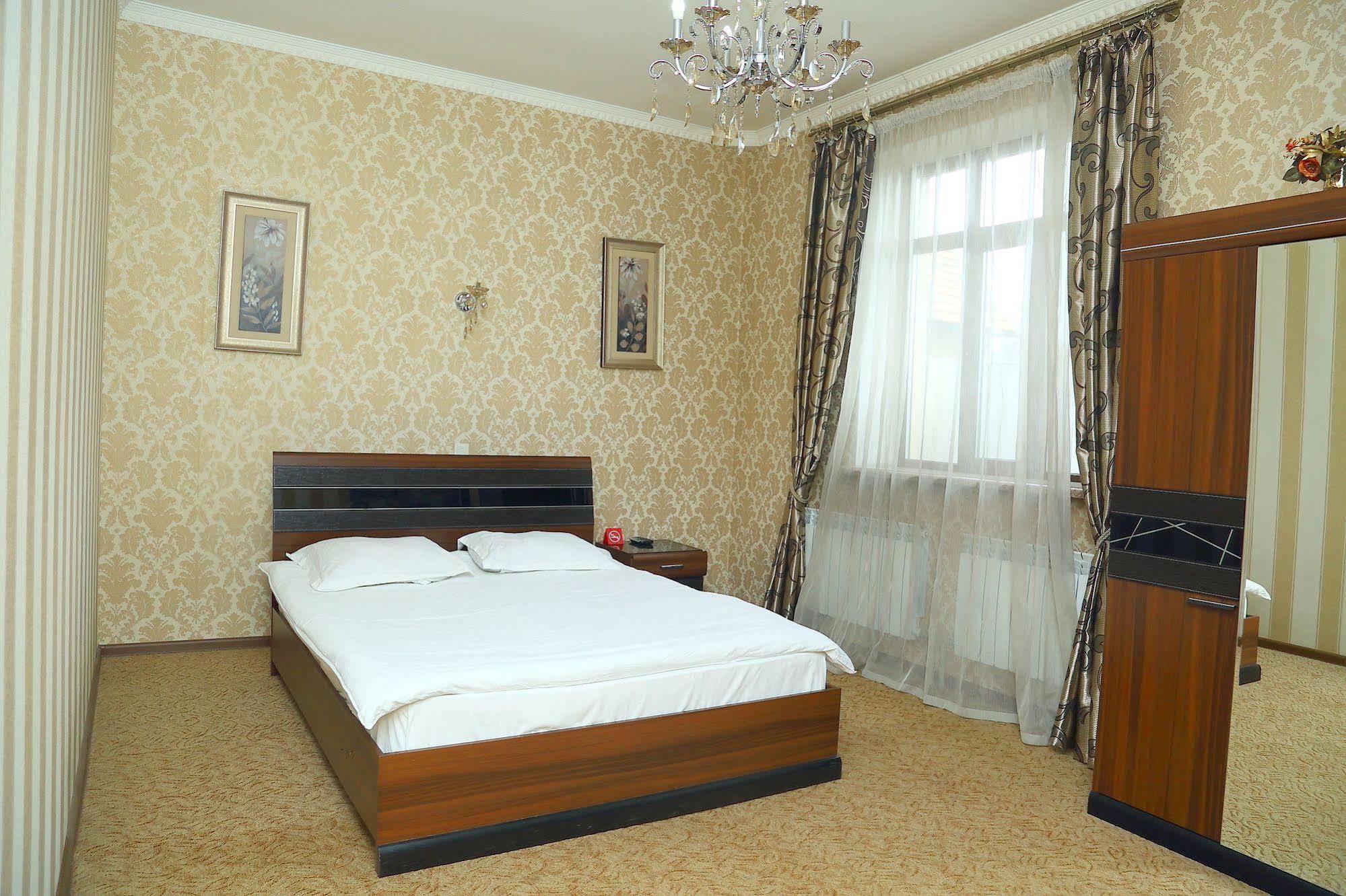 Albatros Hotel Бишкек Экстерьер фото