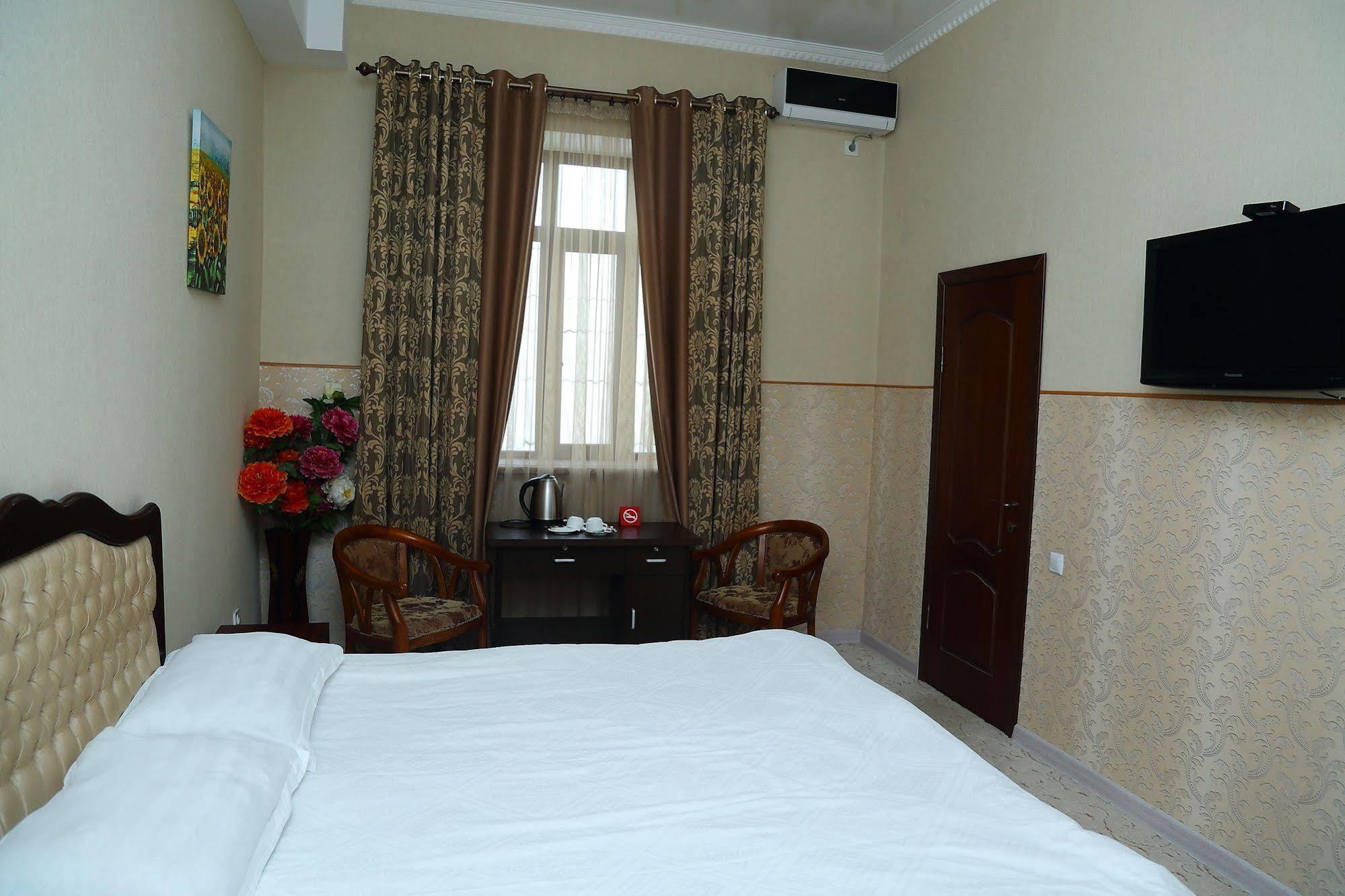Albatros Hotel Бишкек Экстерьер фото