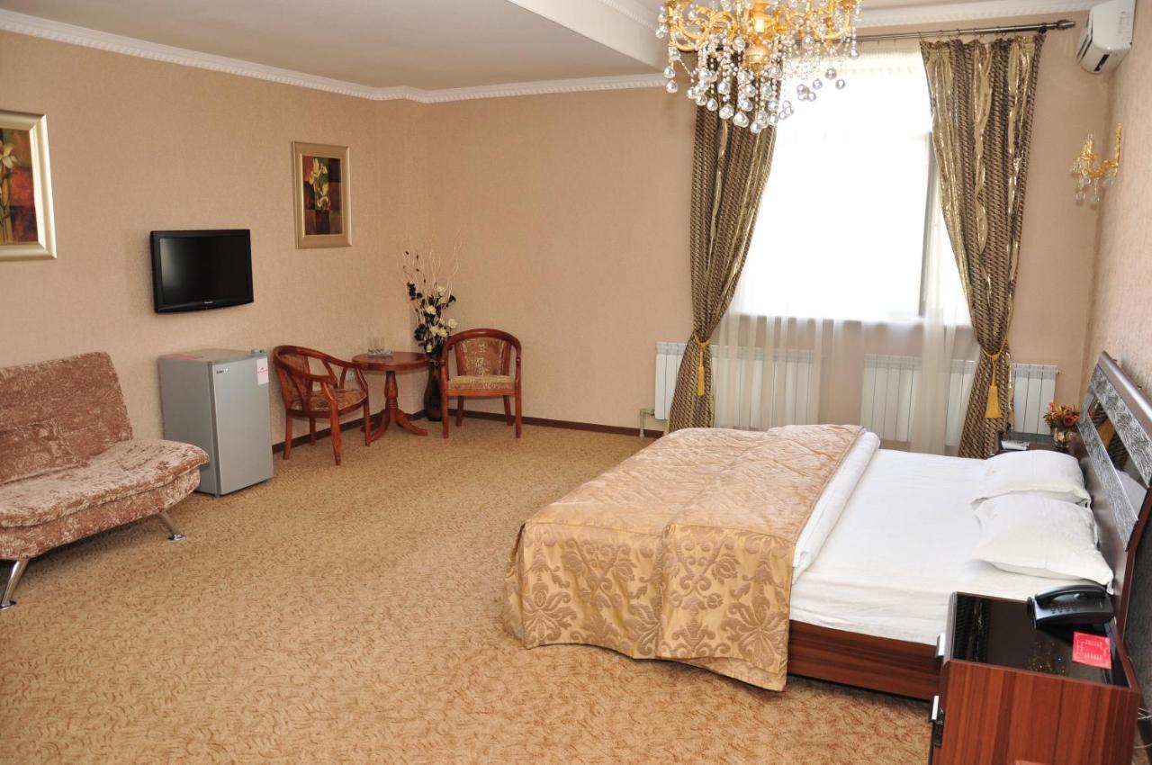 Albatros Hotel Бишкек Экстерьер фото