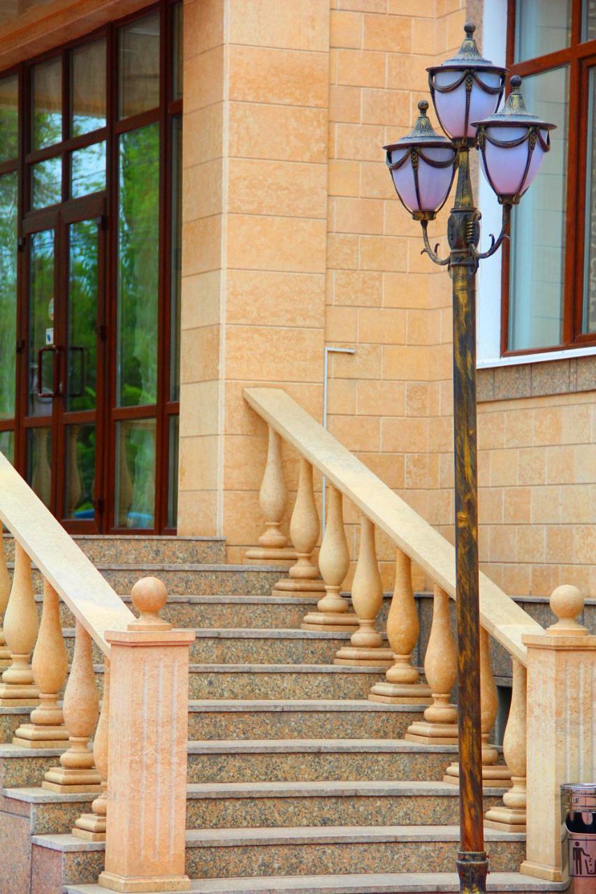 Albatros Hotel Бишкек Экстерьер фото